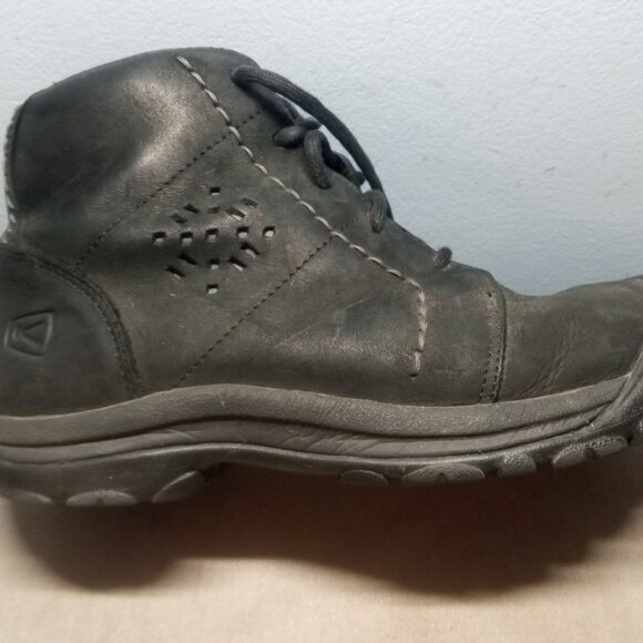 KEEN black leather ankle boots.  Size 8.5 - Picture 4 of 5